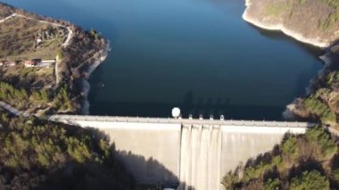 Vitosha Dağı 'nın ve Bulgaristan' ın Sofya kentinin havadan sonbahar manzarası