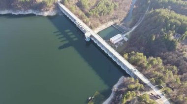Vitosha Dağı 'nın ve Bulgaristan' ın Sofya kentinin havadan sonbahar manzarası