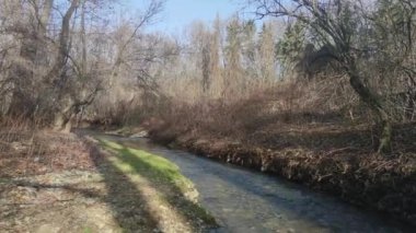 Bulgaristan 'ın Sofya kentindeki South Park' tan geçen Perlovska Nehri