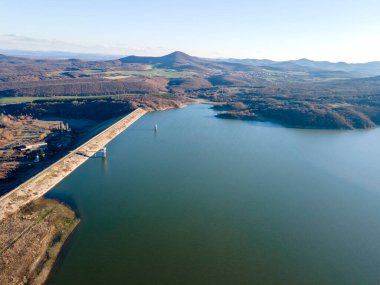 Trakiets Rezervuarı, Haskovo Bölgesi, Bulgaristan 'ın şaşırtıcı hava gün batımı manzarası