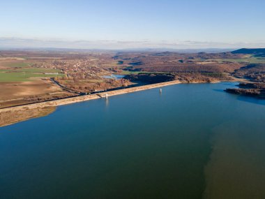 Trakiets Rezervuarı, Haskovo Bölgesi, Bulgaristan 'ın şaşırtıcı hava gün batımı manzarası