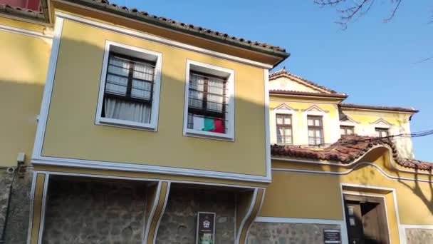 Τυπικό Κτίριο Και Δρόμος Στην Παλιά Πόλη Της Φιλιππούπολης Βουλγαρία — Αρχείο Βίντεο