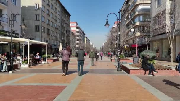 Sofia Bulgaria Marzo 2021 Caminando Boulevard Vitosha Ciudad Sofía Bulgaria — Vídeos de Stock