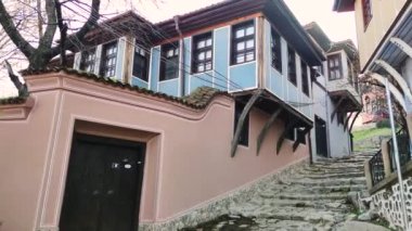 PLOVDIV, BULGARIA - 22 Şubat 2021: Bulgaristan 'ın eski kenti Filibe' deki Tipik İnşaat ve Sokak