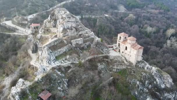 Luftaufnahme Der Ruinen Der Mittelalterlichen Asenfestung Asenovgrad Region Plovdiv Bulgarien — Stockvideo