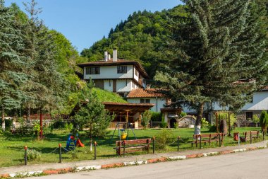 Ortaçağ Osenovlag Manastırı, Yedi Taht Manastırı, Sofya bölgesi, Bulgaristan olarak bilinen Aziz Mary 'ye adanmıştır.