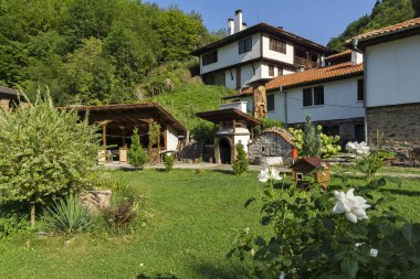 Ortaçağ Osenovlag Manastırı, Yedi Taht Manastırı, Sofya bölgesi, Bulgaristan olarak bilinen Aziz Mary 'ye adanmıştır.