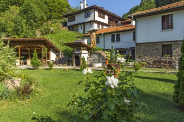 Ortaçağ Osenovlag Manastırı, Yedi Taht Manastırı, Sofya bölgesi, Bulgaristan olarak bilinen Aziz Mary 'ye adanmıştır.