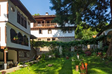 Ortaçağ Osenovlag Manastırı, Yedi Taht Manastırı, Sofya bölgesi, Bulgaristan olarak bilinen Aziz Mary 'ye adanmıştır.