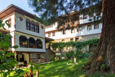 Ortaçağ Osenovlag Manastırı, Yedi Taht Manastırı, Sofya bölgesi, Bulgaristan olarak bilinen Aziz Mary 'ye adanmıştır.