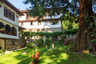 Ortaçağ Osenovlag Manastırı, Yedi Taht Manastırı, Sofya bölgesi, Bulgaristan olarak bilinen Aziz Mary 'ye adanmıştır.