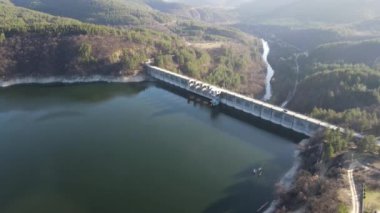 Topolnitsa Barajı 'nın hava manzarası, Sredna Gora Dağı, Bulgaristan
