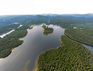Shiroka polyana 'nın hava manzarası (geniş çayır) Reservoir, Pazardzhik Bölgesi, Bulgaristan