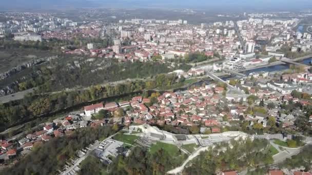 Вид Воздуха Руины Средневековой Крепости Панораму Города Ловеч Болгария — стоковое видео