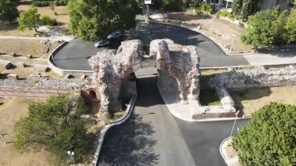 位于保加利亚普罗夫迪夫区Hisarya的Diocletianopolis古城被称为 罗马防御工事的骆驼 的南门空中景观 — 图库视频影像