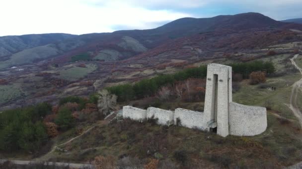 Aerial View Monument Three Generations Közelében Város Perushtitsa Bulgária — Stock videók