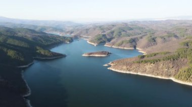 Topolnitsa Barajı 'nın hava manzarası, Sredna Gora Dağı, Bulgaristan