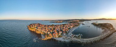 Bulgaristan 'ın Burgaz Bölgesi Sozopol kentinin hava gün batımı manzarası