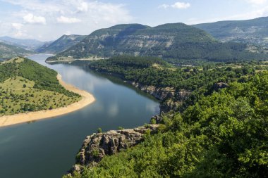 Bulgaristan 'ın Arda Nehri kıvrımlı ve Kardzhali Barajı' nın inanılmaz manzarası