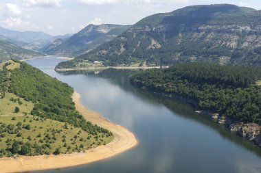 Bulgaristan 'ın Arda Nehri kıvrımlı ve Kardzhali Barajı' nın inanılmaz manzarası