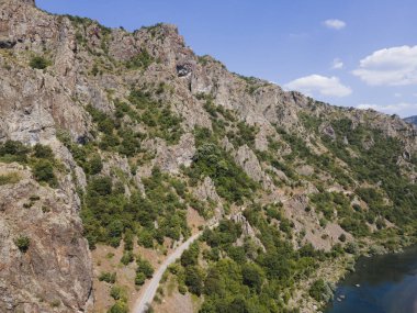 Bulgaristan 'ın Arda Nehri kıvrımlı ve Fildişi Reservoir kentinin hava manzarası