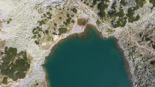 Aerial View Musalenski Järvet Rila Vuori Bulgaria — kuvapankkivideo