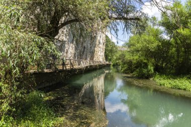 Bulgaristan 'ın Altın Panega Nehri boyunca Iskar Panega Geopark ile manzara
