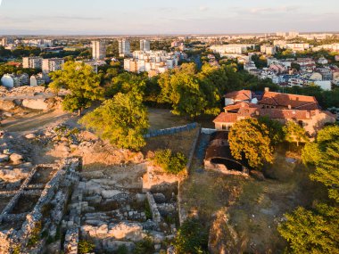 Bulgaristan 'ın eski kenti Filibe' nin hava gün batımı manzarası