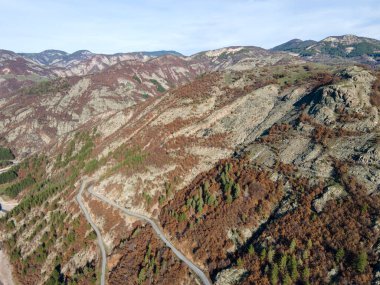 Bulgaristan 'ın Borovitsa Barajı yakınlarındaki Rodop Dağları' nın şaşırtıcı hava manzarası