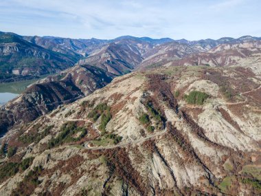 Bulgaristan 'ın Borovitsa Barajı yakınlarındaki Rodop Dağları' nın şaşırtıcı hava manzarası