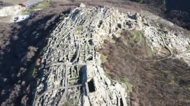 Bulgaristan 'ın Kardzhali Bölgesi, Perperikon antik Trakya kentinin hava manzarası