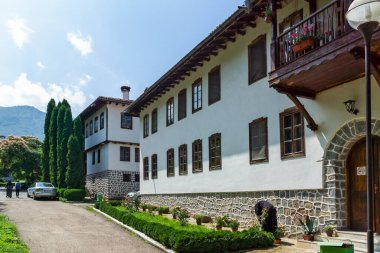 KLISURA MONASTERY, BULGARIA - 10 AĞUSTOS 2014: Bulgaristan 'ın Montana bölgesindeki Aziz Kiril ve Methodius' a adanmış Ortaçağ Klisura Manastırı