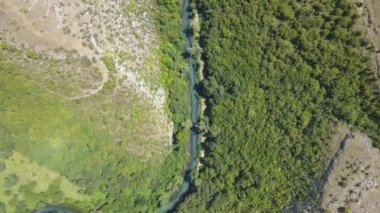 Bulgaristan 'ın Altın Panega Nehri boyunca Iskar Panega Geopark' ın hava manzarası