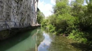 Bulgaristan 'ın Altın Panega Nehri boyunca Iskar Panega Geopark' ın hava manzarası