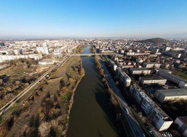 Bulgaristan 'ın Filibe kenti Maritsa nehri ve panoramasının şaşırtıcı hava manzarası