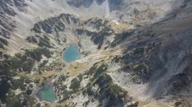 Bulgaristan 'ın Rila Dağı' ndaki Musala tepesi yakınlarındaki Marichini göllerinin hava manzarası