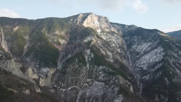 불가리아 플로브디브 지역에 로도피 산맥의 봉우리를 공중에서 놀라운 — 비디오