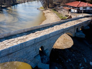 Bulgaristan 'ın Kyustendil ilinin Nevestino kentindeki Struma Nehri üzerindeki 15. yüzyıldan kalma taş bir köprü.