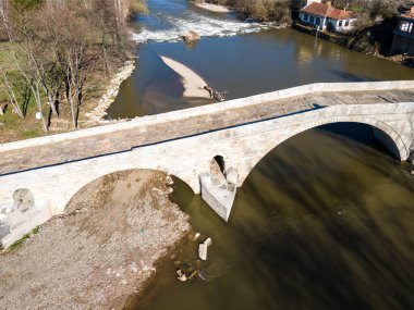 Bulgaristan 'ın Kyustendil ilinin Nevestino kentindeki Struma Nehri üzerindeki 15. yüzyıldan kalma taş bir köprü.