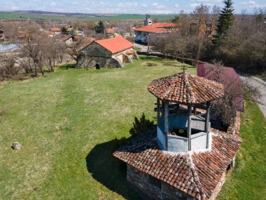 Bulgaristan 'ın Pernik Bölgesi' ndeki Egalnitsa köyündeki Aziz Simeon Stylites Kilisesi 'nin hava manzarası