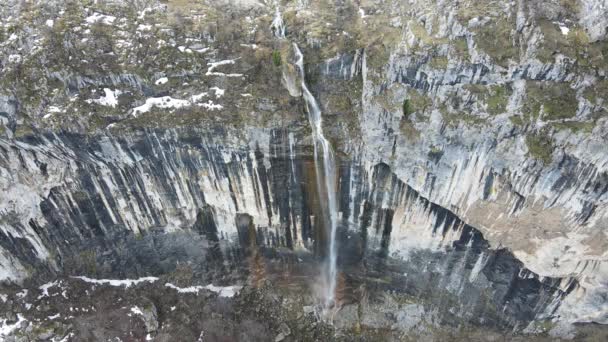 Niesamowity Widok Vrachanska Skaklya Najwyższy Wodospad Bałkanach Pobliżu Miasta Vratsa — Wideo stockowe