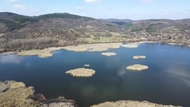 Vista Aérea Primavera Del Pantano Choklyovo Montaña Konyavska Región Kyustendil — Vídeo de stock