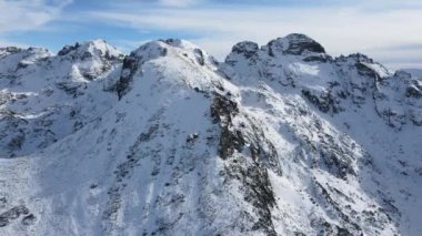 Kupens ve Orlovets 'in kış manzarası, Rila Dağı, Bulgaristan