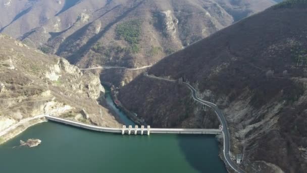 保加利亚普罗夫迪夫地区Rhodope Mountains Vacha Antonivanovtsi 水库大坝的空中景观 — 图库视频影像