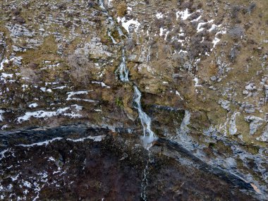 Bulgaristan 'ın Vratsa kenti yakınlarındaki Balkanlar' ın en yüksek şelalesi Vrachanska Skaklya 'nın inanılmaz manzarası