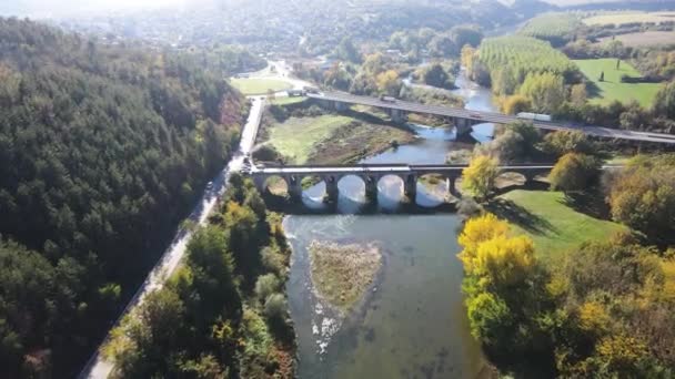 Luchtfoto Van Negentiende Eeuwse Brug Yantra Bekend Als Kolyu Ficheto — Stockvideo