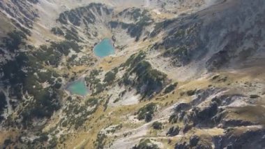 Bulgaristan 'ın Rila Dağı' ndaki Musala tepesi yakınlarındaki Marichini göllerinin hava manzarası