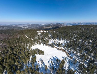 Bulgaristan 'ın Filibe Bölgesindeki Rhodopes Dağı' ndaki Byala Cthe bölgesinin hava manzarası