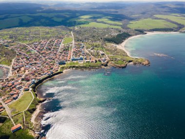 Bulgaristan 'ın Burgaz Bölgesi Ahtopol kentinin hava manzarası
