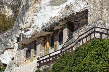 Bulgaristan 'ın Ruse bölgesindeki Saint Dimitar Basarbowski' ye adanmış Ortaçağ Basarbovo Kaya Manastırı